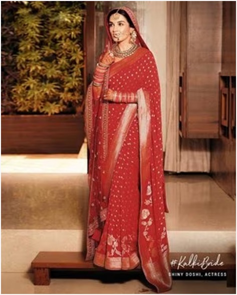 Beautiful red saree for the bride